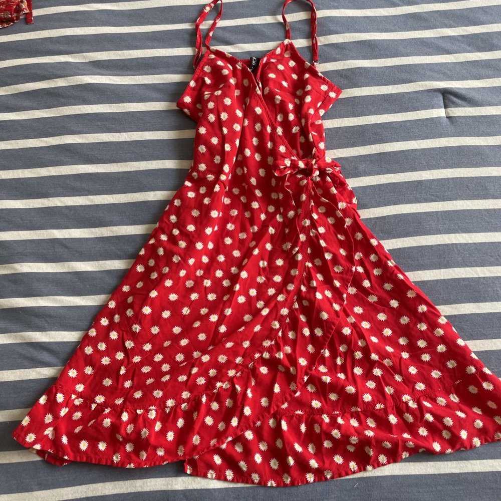Red dress with daisies